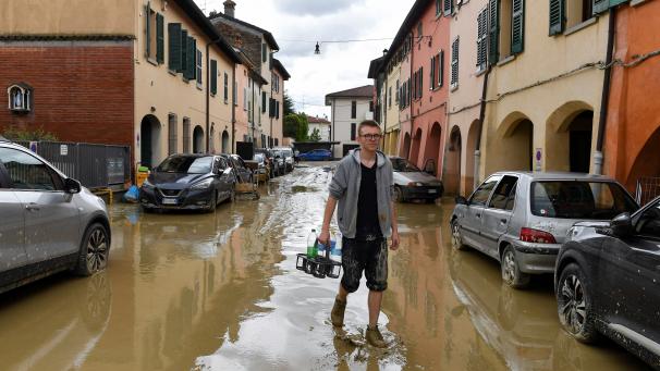 L’eau boueuse a envahi Castel Bolognese, en Italie, le 18 mai 2023, après les fortes pluies qui ont frappé la région de l’Émilie-Romagne.