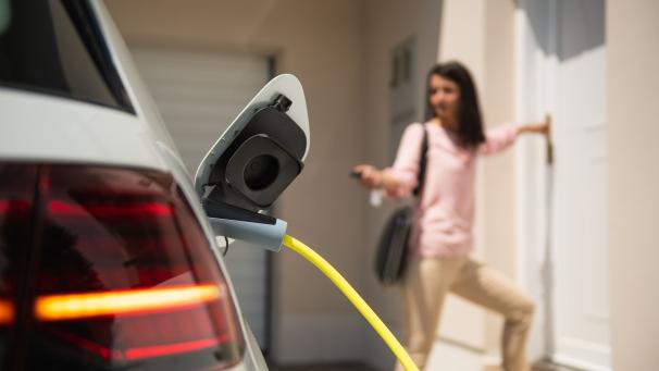 La réduction d’impôt liée à l’installation d’une borne de recharge de voitures électriques est décroissante.