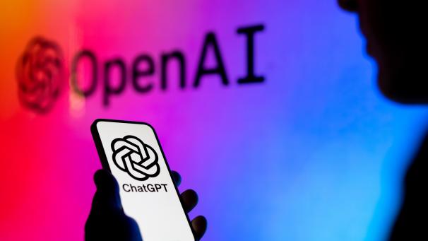 Avant de télécharger une application ChatGPT, il faut s’assurer qu’elle soit propulsée par l’éditeur officiel du robot conversationnel, soit OpenAI