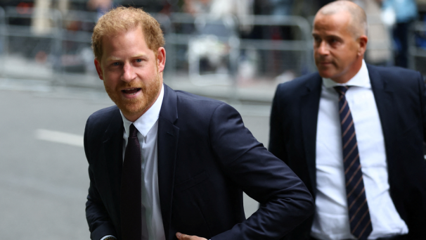 Le prince Harry, duc de Sussex, marche devant le bâtiment «Rolls» de la Haute Cour de Londres, Grande-Bretagne, le 6 juin 2023 - Reuters