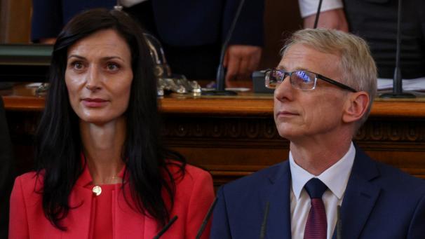 Mariya Gabriel aux côtés de Nikolay Denkov, dont elle reprendra les fonctions de Premier ministre en mars 2024.