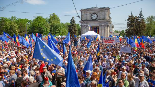 Du jamais vu dans ce pays de 2,6 millions de résidents : le 21 mai, quelque 80.000 « votaient avec leurs pieds », dans le centre de Chisinau, en répondant à l’appel de la présidente Sandu à confirmer l’orientation européenne de la Moldavie.