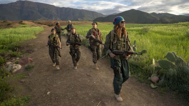 Une jeune Yézidie rejoint des femmes combattantes, qui tentent de renverser le régime djihadiste.