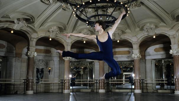 Le danseur étoile Patrick Dupond a marqué de ses pas talentueux le monde de la danse.