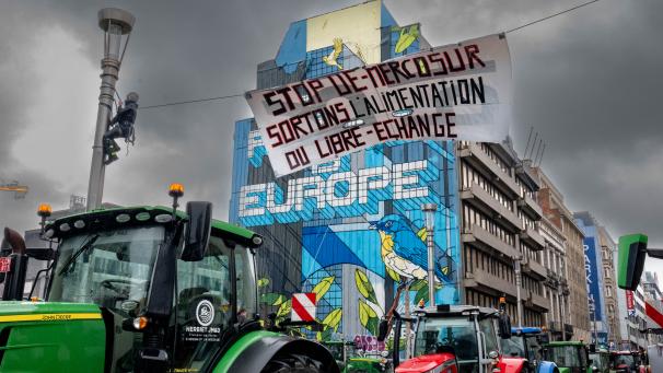 Manifestation des agriculteurs dans le quartier européen à Bruxelles.