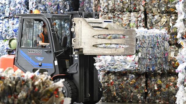 Avec un taux de recyclage des plastiques de 39 % en 2022, la Belgique s’affiche comme le leader européen. Elle figure bien au-dessus de la moyenne qui est de 27 %.