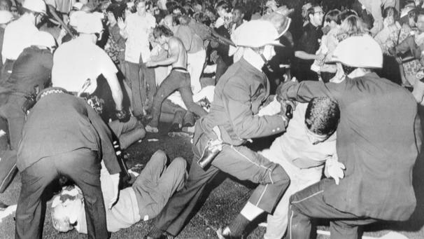 29 août 1968 : la police et des manifestants s’affrontent sur Michigan Avenue, aux portes de la convention du Parti démocrate.