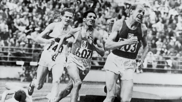 Emil Zatopek en 1952 à Helsinki lors du 5.000 mètres.
