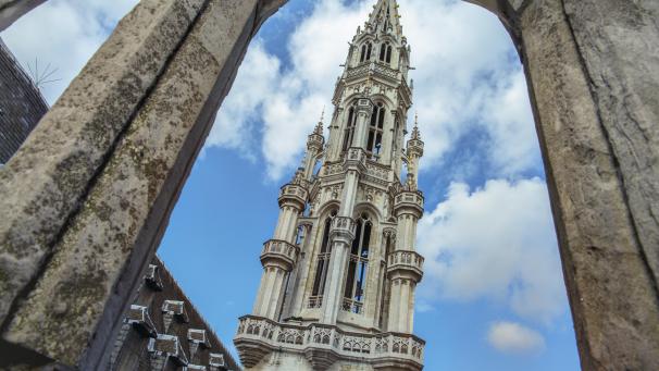 Les mystères de l’Hôtel de ville de Bruxelles à redécouvrir par la magie d’un visioguide.