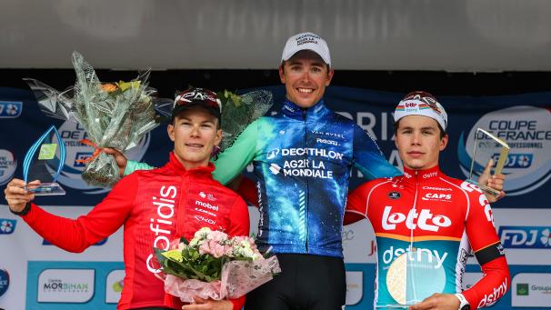 Axel Zinglé, Benoît Cosnefroy et Arnaud De Lie (de gauche à droite) ont composé ce magnifique podium, samedi, au terme du GP du Morbihan.