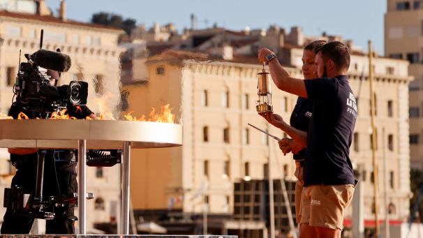 Après un premier passage sur les lieux mythiques de Marseille, la flamme olympique va parcourir 12.000 kilomètres, sillonner 65 territoires français parmi lesquels ceux d’Outre-Mer.