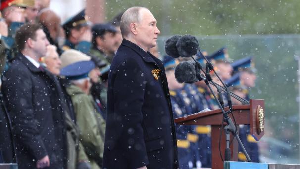 Le président russe Vladimir Poutine prononce un discours lors du défilé militaire du Jour de la Victoire sur la place Rouge, dans le centre de Moscou, le 9 mai 2024.