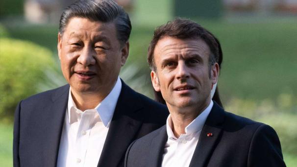 Xi Jinping et Emmanuel Macron en goguette.