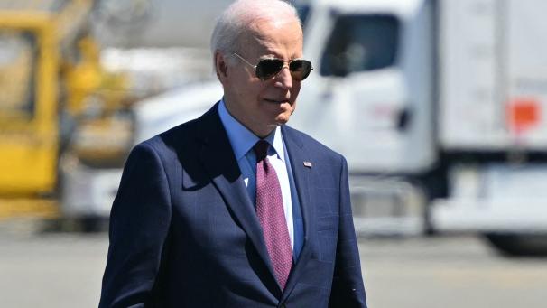US President Joe Biden makes his way to board Air Force One before departing from Seattle-Tacoma International Airport in Seatac, Washington, on May 11, 2024. Biden is heading to his Rehoboth Beach, Delaware vacation home after attending campaign fundraisers in California and Washington. (Photo by Mandel NGAN / AFP)