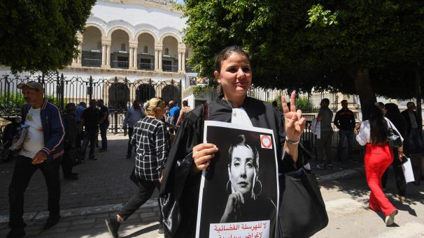 Le barreau de Tunis a observé un jour de grève ce 13 mai après l’arrestation de Me Sonia Dahmani en pleine émission en direct.