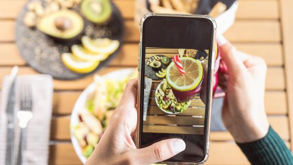 L’app importée en Belgique par Carrefour invite ses utilisateurs à photographier les plats qu’ils ont mitonnés à la maison et les récompensent à chaque publication.