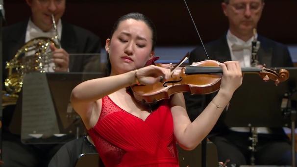 Avec son « 4e Concerto » de Mozart, Karen Su parvient à sortir du lot. Alliant un naturel enjoué dans les mouvements extrêmes à une belle douceur méditative dans l’Adagio central.