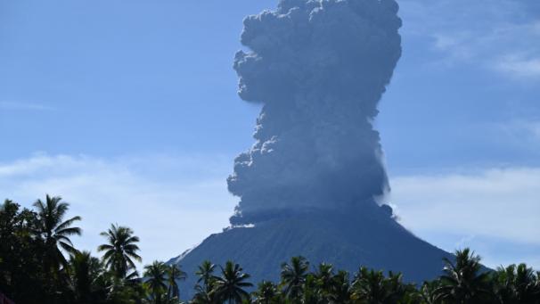 Eruption du volcan Ibu, le 13 mai 2024.