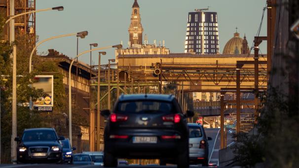 En Wallonie, le transport représente 25 % des émissions de gaz à effet de serre, dont l’immense majorité est due aux seuls véhicules routiers.