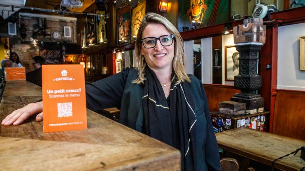 Siska de Lombaerde, responsable de Takeaway.com pour la Belgique : « Cela va permettre aux bars d’attirer plus de clients et de leur vendre des boissons pour accompagner leur repas ».