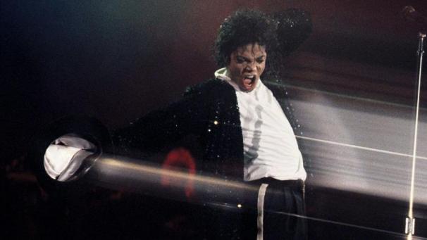 Michael sur une scène belge (à Werchter) en 1988, dans le cadre du « Bad World Tour ».