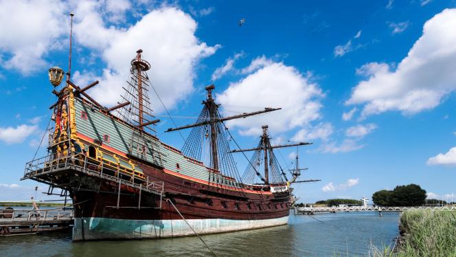 Le Batavia est l’un des voiliers les plus célèbres au monde. Son épave est aujourd’hui conservée à Fremantle, en Australie, presque face à l’endroit où il a fait naufrage en 1629. Mais une impressionnante réplique grandeur nature peut être visitée à 250kilomètres de Bruxelles.