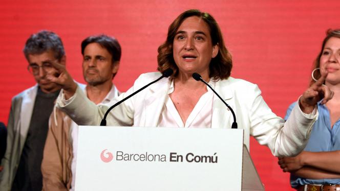 Ada Colau, la maire sortante issue de la gauche alternative,  n’a obtenu que 19,76 % des suffrages contre 22,4 % des voix pour Xavier Trias, le candidat nationaliste de centre-droit de Junts.