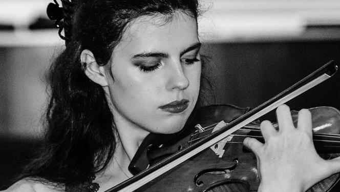 La violoniste Pauline van der Rest est une habituée des concours. A son palmarès notamment, les demi-finales du Concours musical international de Montréal, un 2e prix à la Spohr competition et des premiers prix aux concours Grumiaux et d’Odesa.