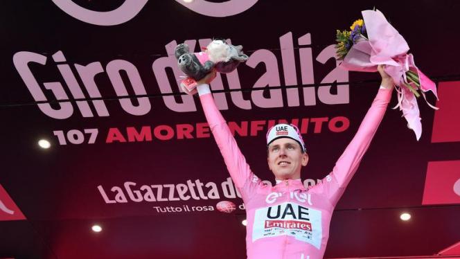 Tadej Pogacar, solide maillot rose du Giro.