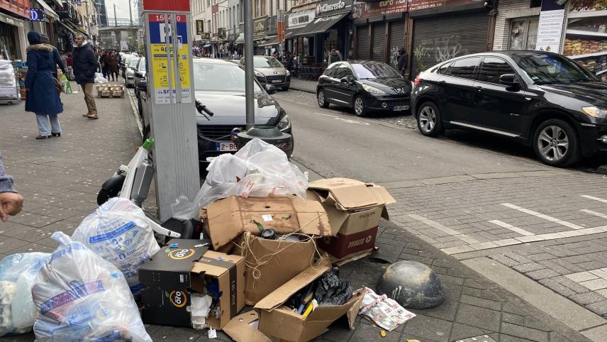Le Belge recycle bien à domicile, mais jette toujours en rue 