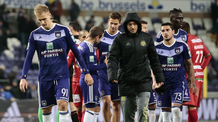 Les Anderlechtois étaient déçus après le match contre Ostende. © Photo News.