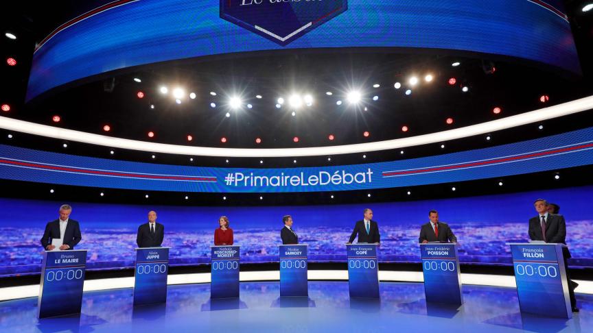 Les candidats lors du premier débat le 13 octobre 2016 © AFP