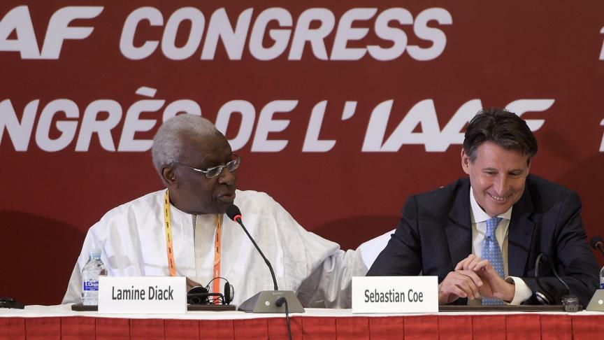 Lamine Diack et son successeur Sebastian Coe (2015) © News