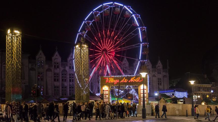 A Liège, le Village  de Noël attire les foules.