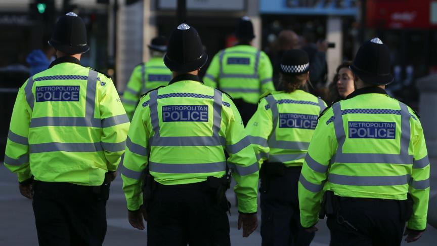 Une patrouille de police à Trafalgar Square à Londres ce mardi © AFP