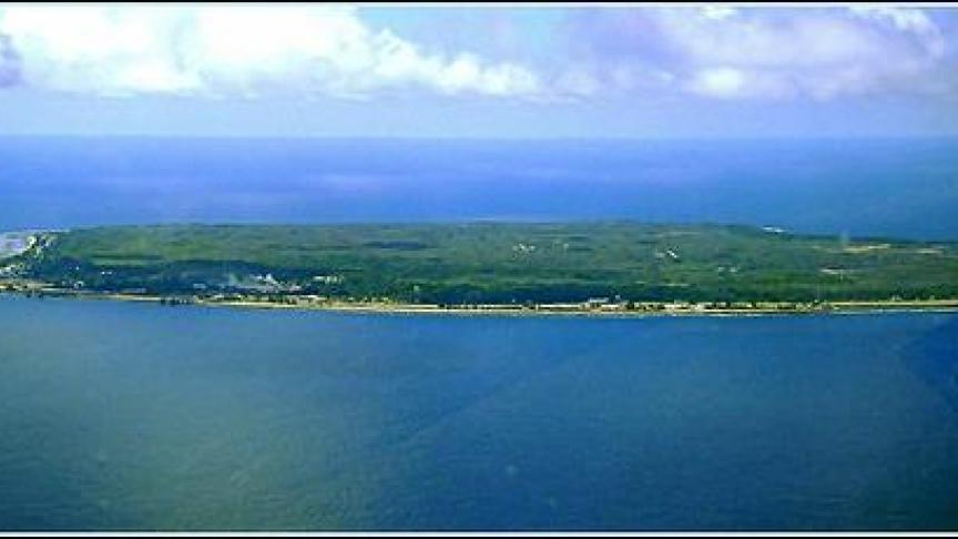 L’île de Nauru : 21 km² - Située en Océanie et plus précisément en Micronésie, il s’agit de la plus petite république du monde. Elle abrite actuellement environ 13 000 habitants.