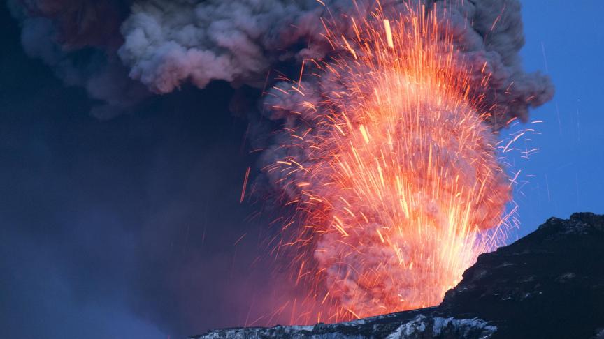 Eyjafjallajökull au Sud de l’Islande. Après 190 ans d’inactivité, l’Eyjafjöll s’est réveillé avec une éruption qui a duré de mars à octobre 2010. L’éruption a causé d’importantes perturbations sur le trafic aérien. ©Belga