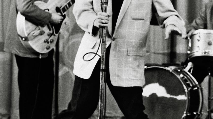 Elvis Presley en pleine performance en 1956.