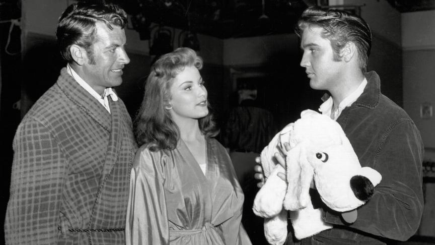 Richard Egan, Debra Paget et Elvis Presley durant le making of de 'Love Me Tender' en 1956.