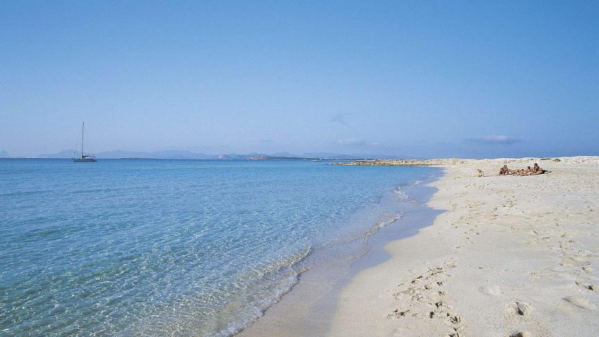 N°6
: La plage de Ses Illetes - Îles Baléares
: elle se situe à Formentera, la plus petite des quatre îles de l’archipel. ©Belgaimage