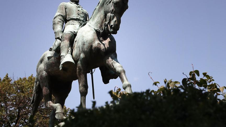 US-CHARLOTTESVILLE-CITY-COUNCIL-VOTES-TO-COVER-STATUES-OF-ROBERT