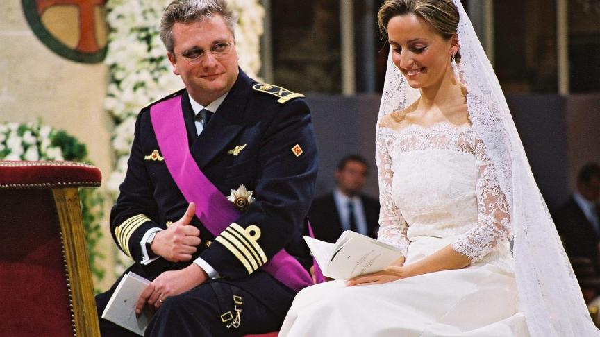 Diplômée de géomètre-expert immobilier, Claire Louise Coombs porte le titre de princesse de Belgique, après son union le 12 avril 2003, avec le prince Laurent.
