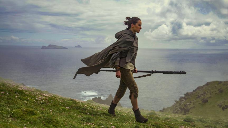 rey-the-last-jedi-on-ahch-to