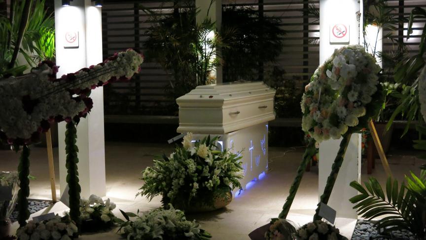 Le cercueil blanc de Johnny Hallyday, à Saint-Barth.