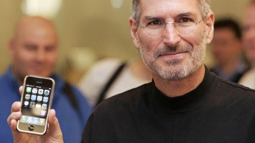 Steve Jobs, le P-DG d'Apple a présenté, mardi, l'iPhone, à la fois téléphone portable et baladeur musical et vidéo. © AFP