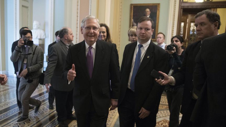 Le leader de la majorité au Sénat, Mitch McConnell, heureux après compromis pour mettre fin au «shutdown».