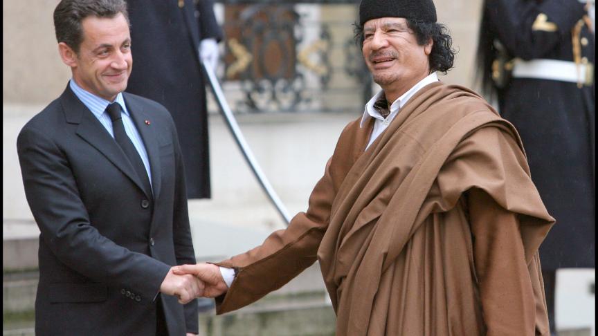 En 2007, Mouammar Kadhafi avait été invité à Paris par Nicolas Sarkozy. L’accueil en grande pompe qui lui fut réservé avait suscité la polémique...