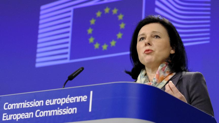 La commissaire Jourova (ci-dessus) a regretté lundi que le Congrès ait opté pour une «
procédure accélérée
» qui «
rétrécit la possibilité pour une solution compatible entre l’UE et les États-Unis
».