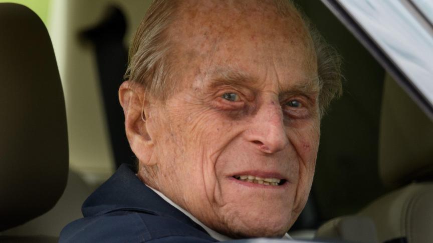 Le prince Philip. A 96 ans, il se remet encore d'une opération à la hanche. Il avait pris sa retraite de ses fonctions officielles à l'été 2017.