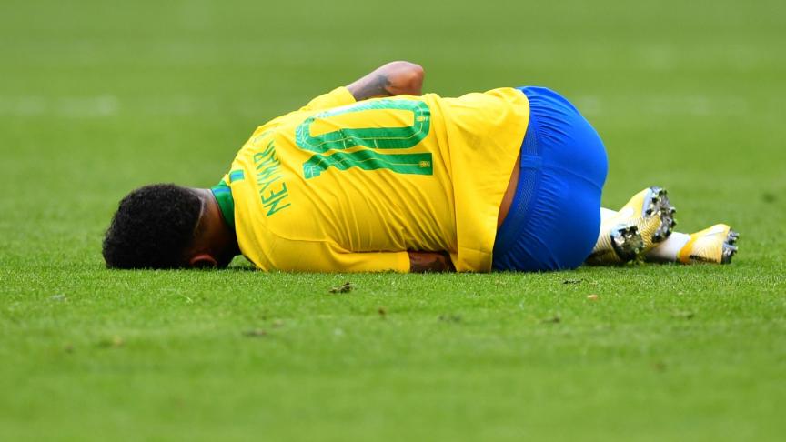 Neymar mis au sol.